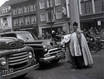 Chevrolet Styline Deluxe van c. 1950.
