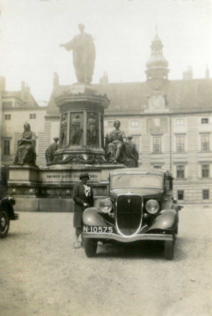 In Wenen, 1935  (Collectie R. Lacor-v.d. Heuvel)