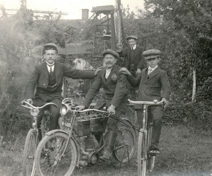 Minerva motorfiets, c. 1925.
