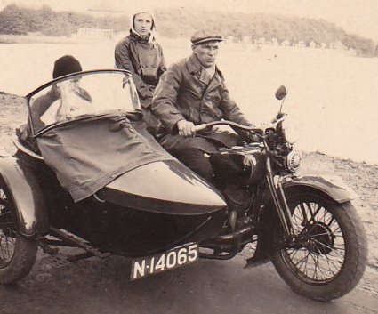 Harley Davidson met zijspan (coll. J. v.d. Velde)