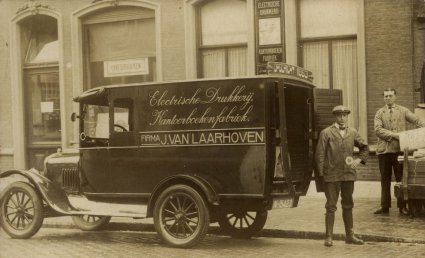 [aanvulling: T-Ford ; zie reactie hieronder. Redactie]Bron: Collectie familie Smulders / Krelis Swaans (www.klein-hasselt.nl)