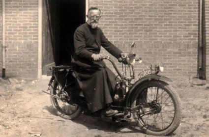 Neracar motor te Schijndel, c. 1935.