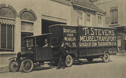 Ford truck met oplegger, c. 1925.