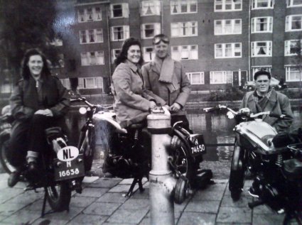 In Amsterdam (originele foto: Collectie G. de Greef)