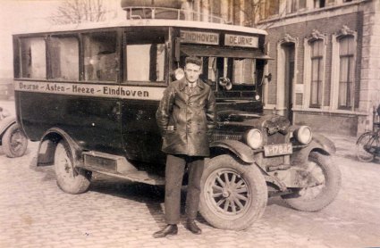 Bus van de firma Van Asten (Collectie J. Verdijsseldonck)