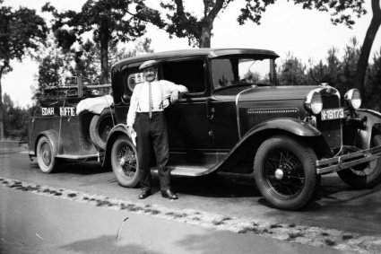 Een Ford van de Edah (Collectie J. Raaimakers)