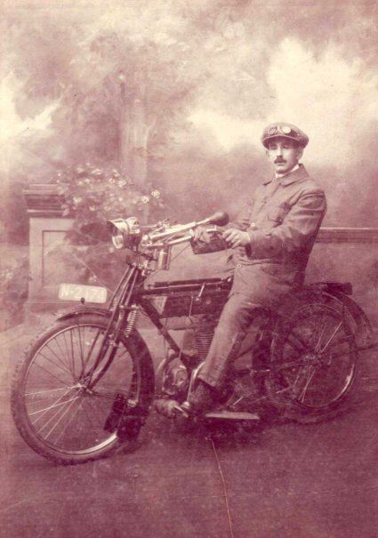 J.L. v.d. Plas op de motor (collectie A.-J. Bijsterveld)