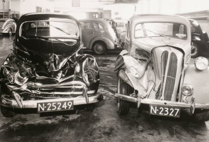 Ford Taunus 10M en Ford Anglia, 1950 (collectie Erfgoed 's-Hertogenbosch)