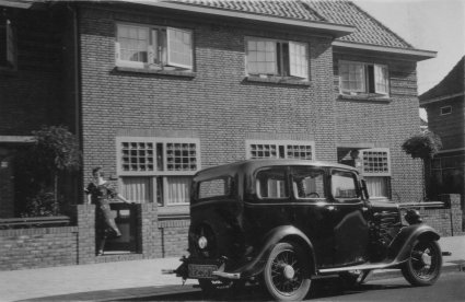 De Singer van dhr. Lucas in de Baselaarstraat (Collectie M. Lucas)