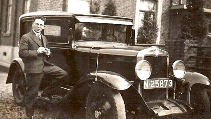 De heer Lucas met zijn Chevrolet (Collectie M. Lucas)