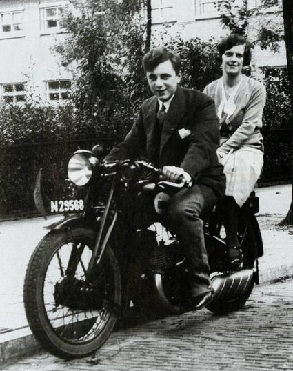 8 pk DKW Luxus 300 uit 1930.