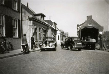 Buick en Ford Anglia (coll. West-Brabants Archief)