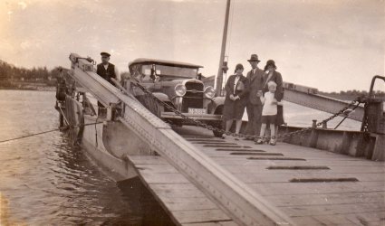 Oldsmobile F-serie bij het Wellse Veer, 21-9-1930 (Collectie Jan Versantvoort)