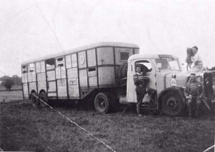 Mercedes truck met oplegger (collectie M. Hack-Sol)