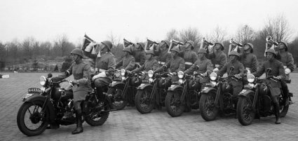 Vught, 1938. Harley Davidson (foto: Fotopersnbureau Het Zuiden. Bron: BHIC)