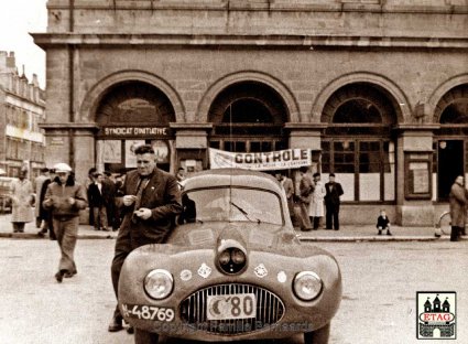 Klaas Bernaards met zijn Gatso in de rally Den Haag - Rome (© familie Bernaards)