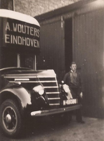 International (coll. A. Driessen-Wouters)