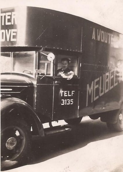 International (coll. A. Driessen-Wouters)