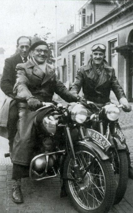 Bestuur van motorclub MOVA (Collectie Heemkundekring St. Achten op Boeckel)