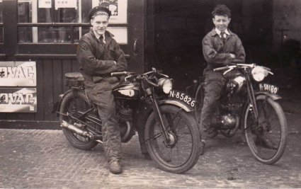 N-50180 2x DKW (collectie A. Bluekens)