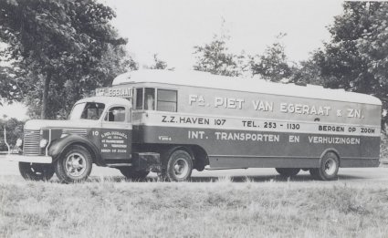 International truck met oplegger, c. 1950 (collectie West-Brabants Archief)