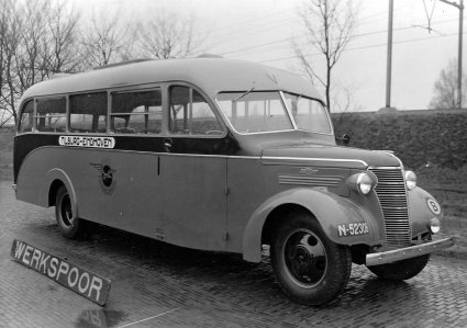 Chevrolet autobus (collectie NCAD, Verzameling S.O. de Raadt)