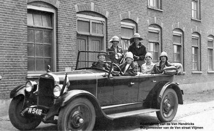 De Chevrolet met damesgezelschap (Collectie C. van de Ven)
