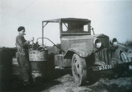 Bron: 1896-1996 : 100 Jaar R.K. Boerenbond Veldhoven