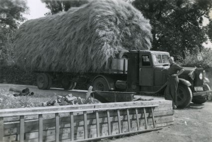 White trekker met oplegger, 1930-1935