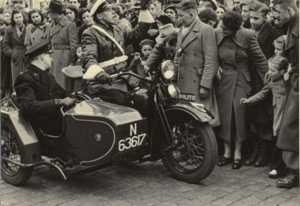 Harley-Davidson motor met zijspan, 1952.