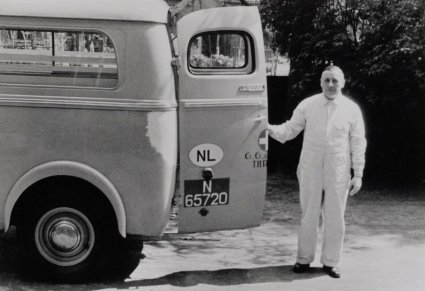 Chenard-Walcker ambulance, 1951 (coll. Regionaal Archief Tilburg)
