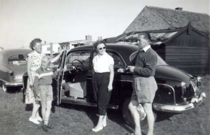P.C. de Wit en R. de Wit - van de Ven bij hun Fiat (Collectie A. de Wit)