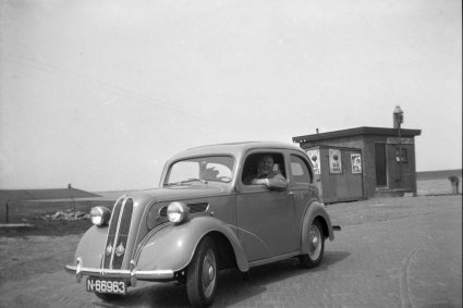 Ford Anglia (Foto: V. Delleman-de Kort. Bron: collectie BHIC)