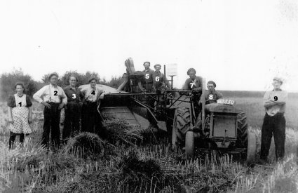 Poseren bij het werk (Collectie W. van Gils)