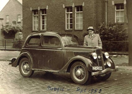 Baby-Ford met Jan van Bommel (Collectie W. van Bommel)