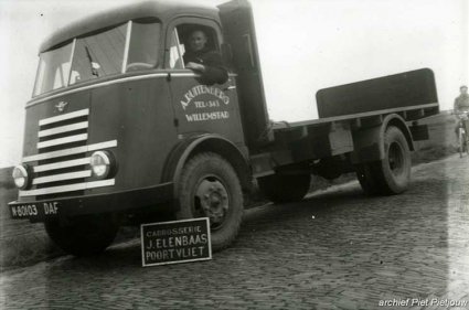 DAF (foto: Piet Pietjouw. Collectie Oudedaf.nl)