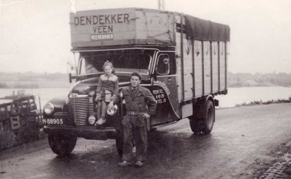 Foto 1: International, 1950 (collectie G. den Dekker)