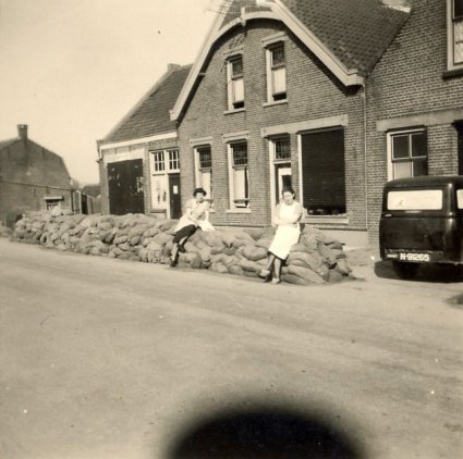 De Renault van Van Run, 1953 (Collectie L. van Run)