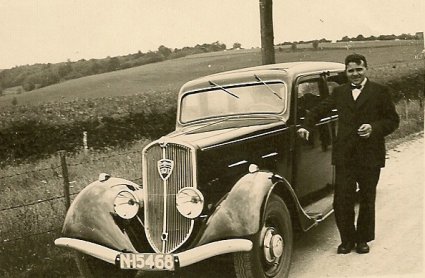 [aanvulling: Peugeot 301 D ; zie reactie hieronder. Redactie]Koos Verbruggen (collectie B. Verbruggen)