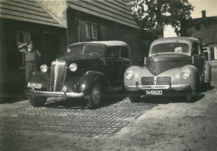 Tweemaal N-19120. Rechts de Willys (collectie Hkk De Elf Rotten)
