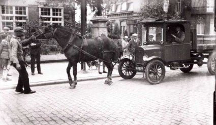 N-19653 T-Ford (foto: Fotopersbureau Het Zuiden. Bron: Regionaal Archief Tilburg)