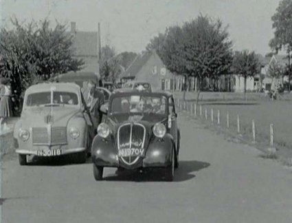 V.l.n.r. Aero Minor en Fiat Topolino (collectie BHIC)