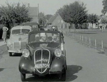 V.l.n.r. Aero Minor en Fiat Topolino (collectie BHIC)
