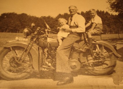 Harley-Davidson, 1947 (collectie M. Smolders-Goudsmits)
