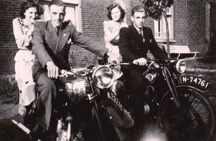 Royal Enfield en DKW (collectie P. Peters)