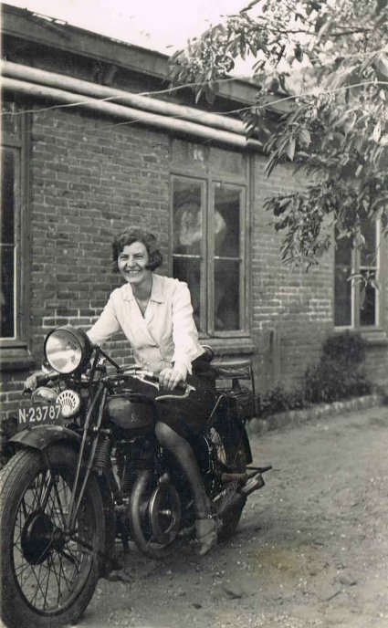 Gillet (collectie A. Lotens-Klerkx)