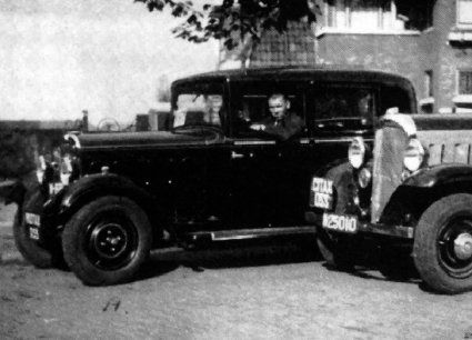 Rechts de Citroën met kenteken N-25010 (bron: collectie R. van Teeffelen)