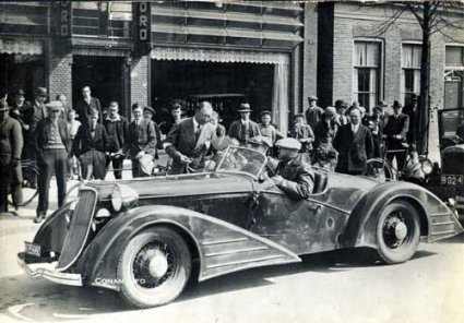 Foto 4: Ford met Smulders carrosserie (Ford Wereld april 1934; Conam)
