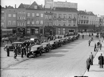 Opel (Foto: Fotopersbureau Het Zuiden; collectie Erfgoed 's-Hertogenbosch)