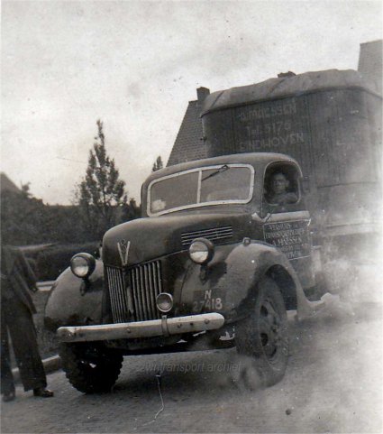 Ford V8 met DAF oplegger (coll. ZWN Transport & Nostalgie)